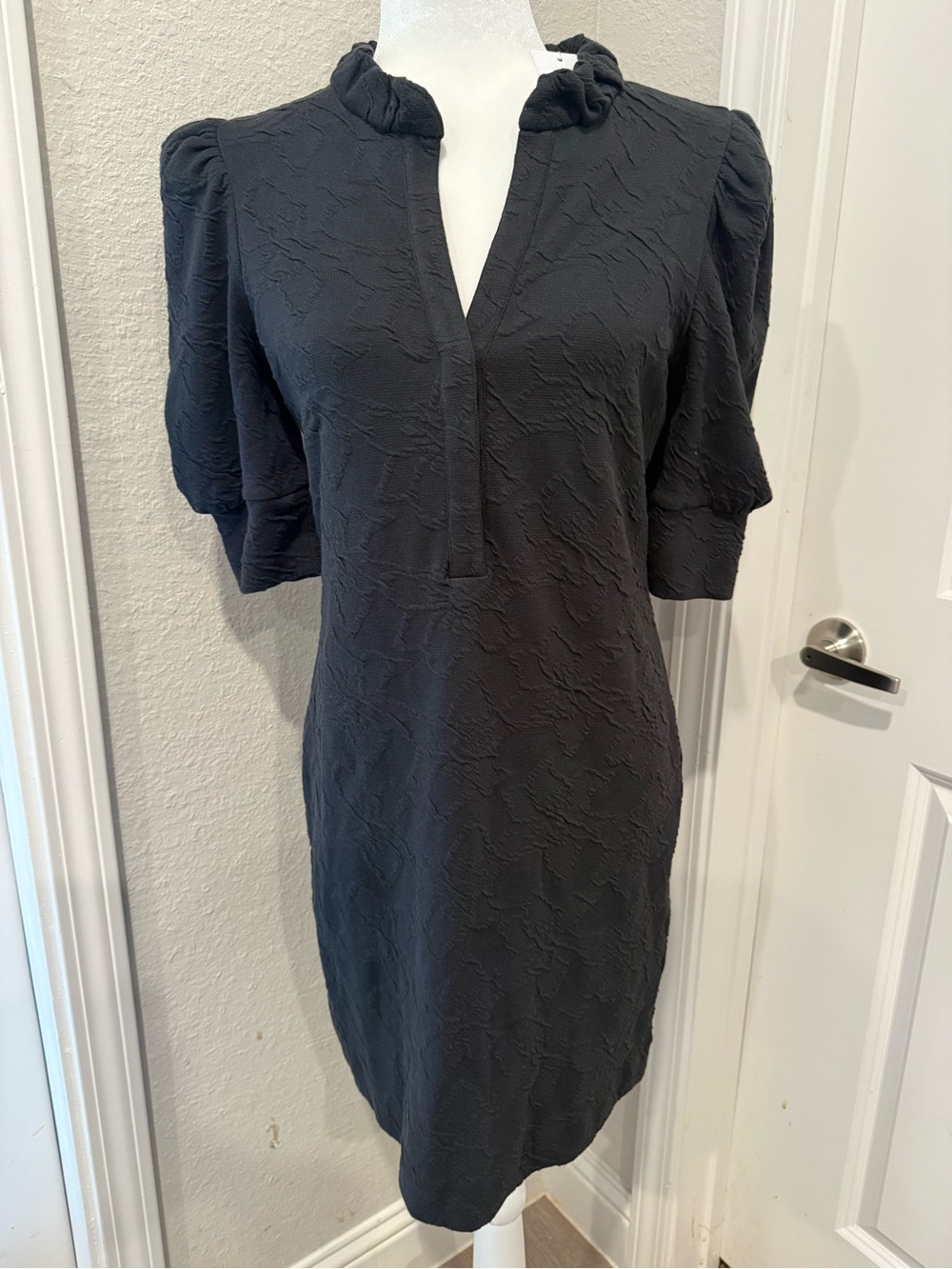 Lilly Pulitzer Black Textured Ruffle-Neck Mini Dress Sz Small